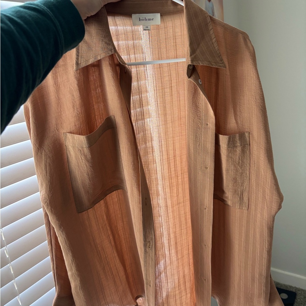 Tan light weight Böhme button up